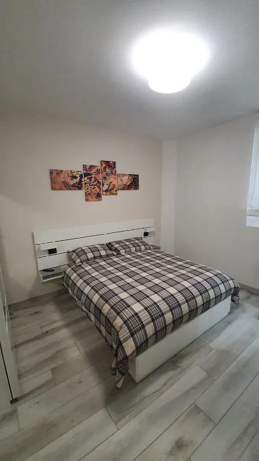B&B 1930 Roma 0*,  Italia